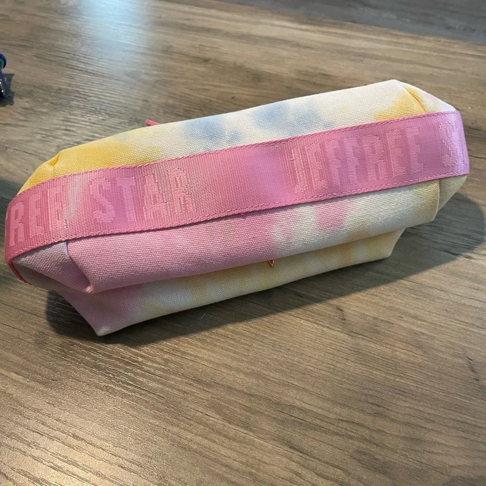Jeffree Star top close